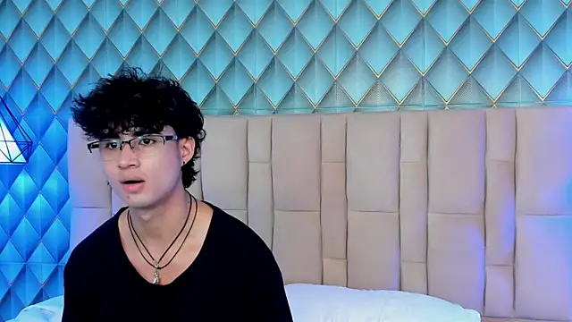 Sofia-Ethan online show from 06-10-26, 07:24