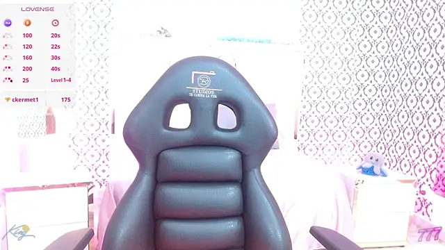 Snapshot of fiory_tay chatting on 05-28-26, 07:00 fiory tay online show from 05-28-26, 07:00