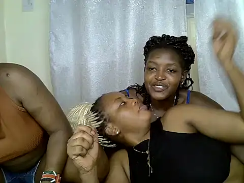 Snapshot of Lorainebabes chatting on 06-06-26, 02:27 Lorainebabes online show from 06-06-26, 02:27
