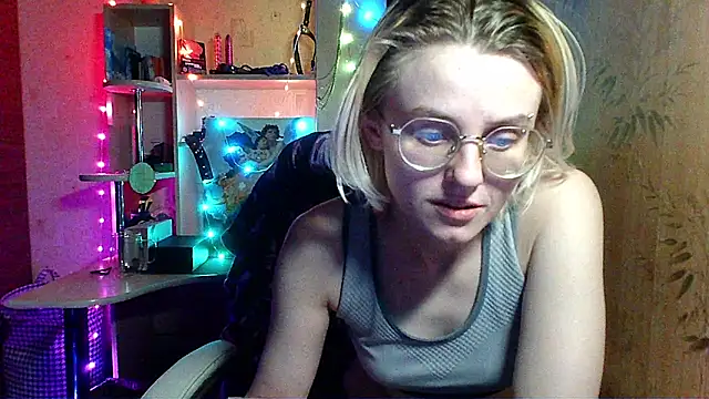 Snapshot of __Freya___ chatting on 05-20-26, 11:55 Freya online show from 05-20-26, 11:55