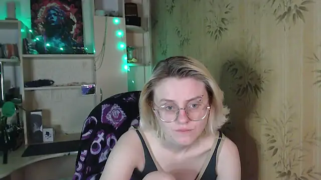 Snapshot of __Freya___ chatting on 05-26-26, 12:17 Freya online show from 05-26-26, 12:17