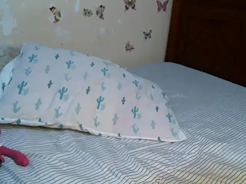 Snapshot of pinkeie_ chatting on 05-21-26, 03:57 pinkeie online show from 05-21-26, 03:57