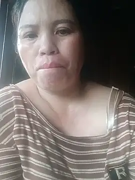 Snapshot of -Yeyi- chatting on 05-25-26, 11:27 -Yeyi- online show from 05-25-26, 11:27