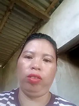 Snapshot of -Yeyi- chatting on 05-27-26, 12:18 -Yeyi- online show from 05-27-26, 12:18