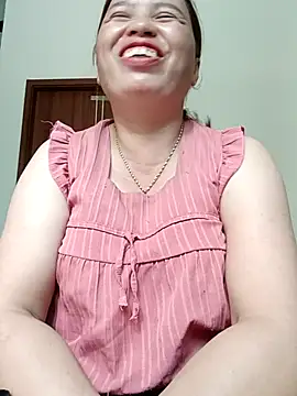 Snapshot of -Yeyi- chatting on 06-22-26, 03:25 -Yeyi- online show from 06-22-26, 03:25