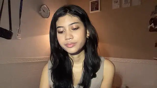 Snapshot of AllisonLundrigan chatting on 05-18-26, 12:22 AllisonLundrigan online show from 05-18-26, 12:22