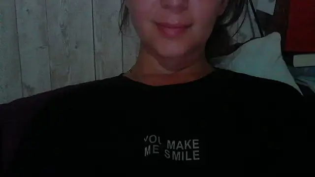 Snapshot of Bella--White chatting on 06-14-26, 03:58 Bella--White online show from 06-14-26, 03:58