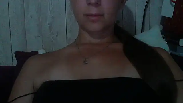Snapshot of Bella--White chatting on 06-20-26, 03:26 Bella--White online show from 06-20-26, 03:26