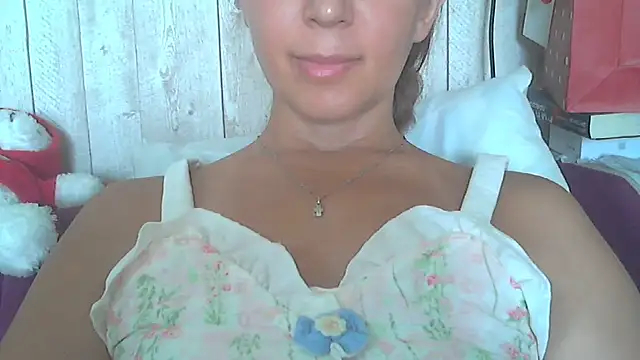 Snapshot of Bella--White chatting on 06-27-26, 07:24 Bella--White online show from 06-27-26, 07:24