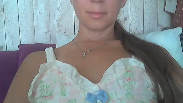 Snapshot of Bella--White chatting on 06-29-26, 06:19 Bella--White online show from 06-29-26, 06:19