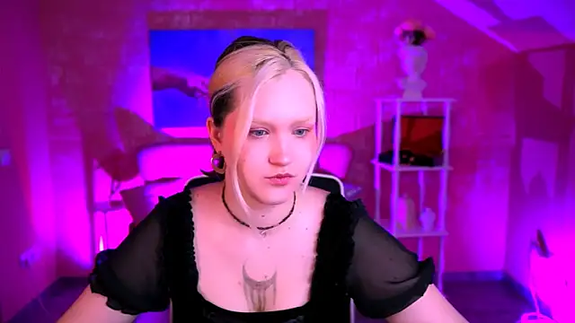 ViolettWoods online show from 06-14-26, 06:15