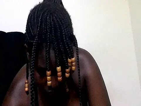 Snapshot of MoonlighMaya chatting on 06-18-26, 02:43 MoonlighMaya online show from 06-18-26, 02:43