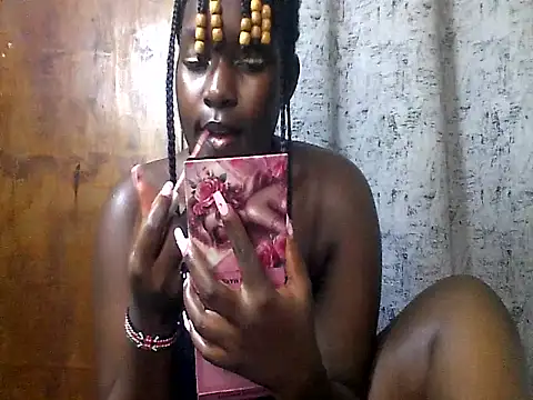 Snapshot of MoonlighMaya chatting on 06-27-26, 01:39 MoonlighMaya online show from 06-27-26, 01:39