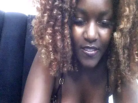 Snapshot of MoonlighMaya chatting on 07-23-26, 02:37 MoonlighMaya online show from 07-23-26, 02:37