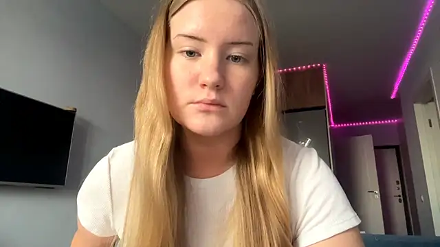 Snapshot of Lisi_Kiss_ chatting on 06-06-26, 04:55 Lisi Kiss online show from 06-06-26, 04:55