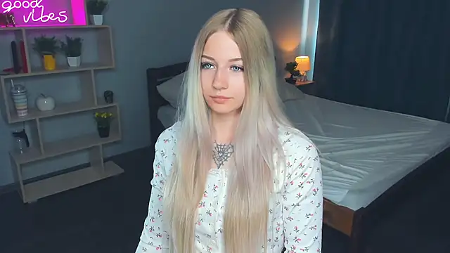 Snapshot of DeniseMekus chatting on 06-05-26, 10:21 DeniseMekus online show from 06-05-26, 10:21