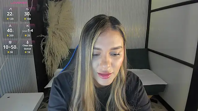 Snapshot of SophieWatson_ chatting on 06-18-26, 01:48 SophieWatson online show from 06-18-26, 01:48