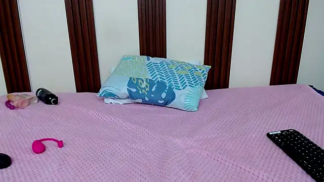 Snapshot of skinnykattylush19 chatting on 06-19-26, 06:18 skinnykattylush19 online show from 06-19-26, 06:18