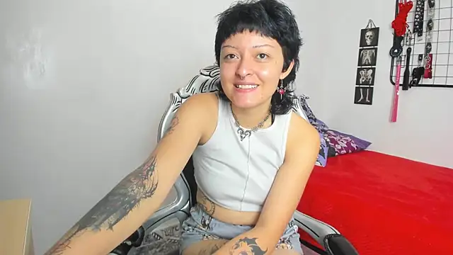 Snapshot of baby_punk_ chatting on 06-28-26, 12:27 baby punk online show from 06-28-26, 12:27