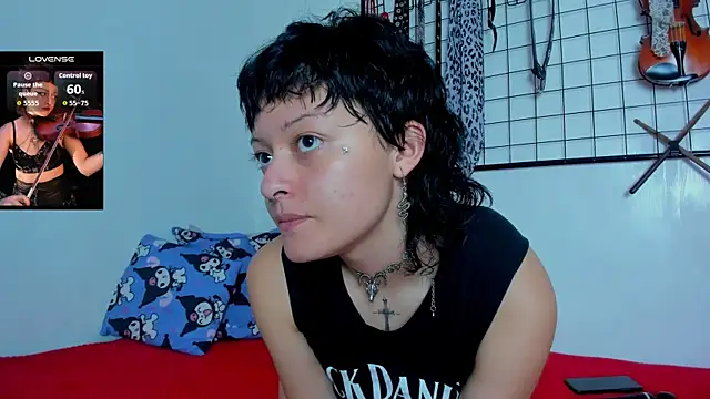 Snapshot of baby_punk_ chatting on 07-09-26, 12:48 baby punk online show from 07-09-26, 12:48