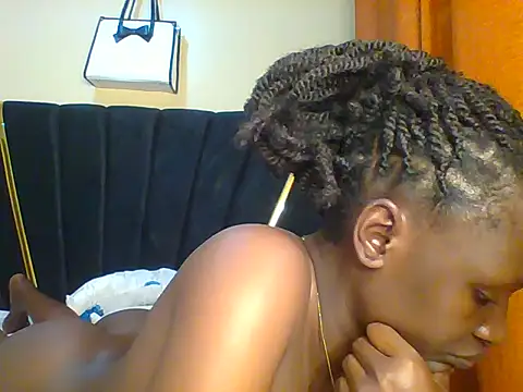 Snapshot of petite_cuteass chatting on 06-10-26, 05:56 petite cuteass online show from 06-10-26, 05:56