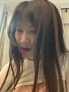 Snapshot of A-lanlan chatting on 05-18-26, 03:29 A-lanlan online show from 05-18-26, 03:29