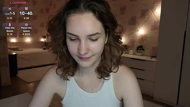 Snapshot of Megan_swiftss chatting on 06-19-26, 07:28 Megan swiftss online show from 06-19-26, 07:28