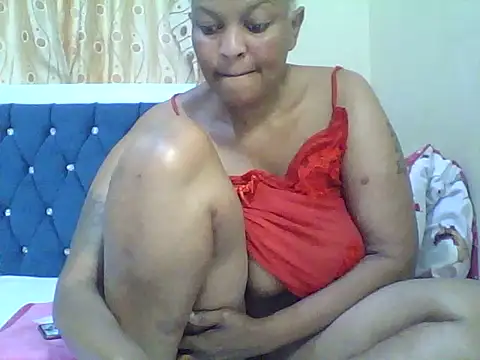 Snapshot of candy_thick chatting on 06-19-26, 04:17 candy thick online show from 06-19-26, 04:17