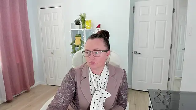 Vika73 online show from 12-18-24, 04:17