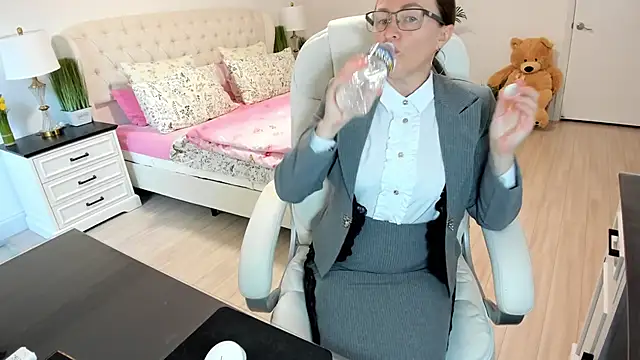 Vika73 online show from 10-19-25, 01:45