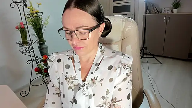 Vika73 online show from 11-30-25, 06:50