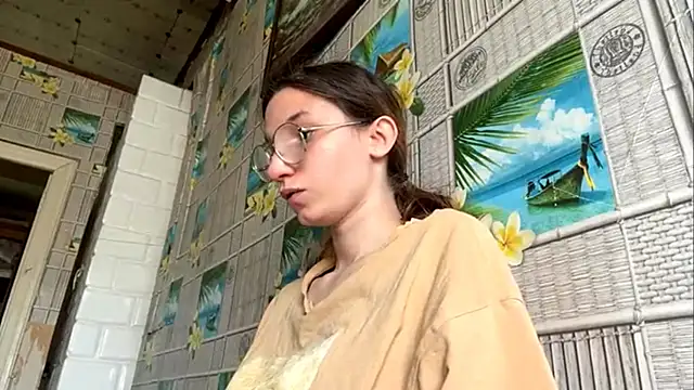Snapshot of SparkleJebb chatting on 05-17-26, 01:07 SparkleJebb online show from 05-17-26, 01:07