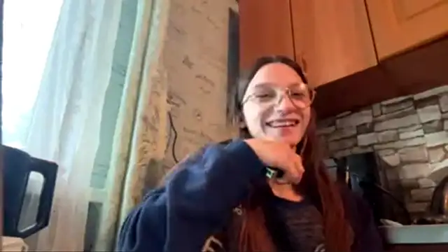 Snapshot of SparkleJebb chatting on 06-12-26, 05:23 SparkleJebb online show from 06-12-26, 05:23