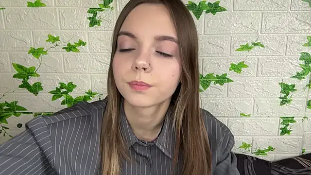 LisaPorse online show from 06-03-26, 02:33