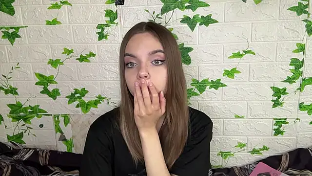 LisaPorse online show from 06-19-26, 03:05