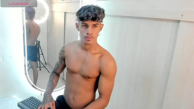 Snapshot of Joao_da_silva19 chatting on 06-24-26, 02:27 Joao da silva19 online show from 06-24-26, 02:27