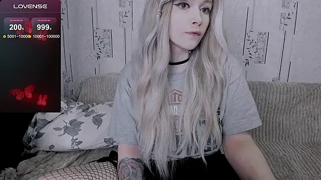 Snapshot of Polly_Megan chatting on 05-27-26, 08:17 Polly Megan online show from 05-27-26, 08:17