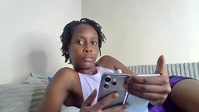 Snapshot of curvypetite chatting on 05-25-26, 09:26 curvypetite online show from 05-25-26, 09:26