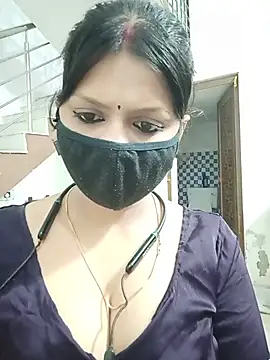 ZOYA-STRIP online show from 06-18-26, 04:11