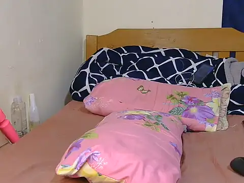Snapshot of beryl_lady chatting on 06-25-26, 05:39 beryl lady online show from 06-25-26, 05:39
