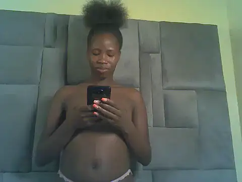 Snapshot of Cuteebony16 chatting on 06-13-26, 02:59 Cuteebony16 online show from 06-13-26, 02:59