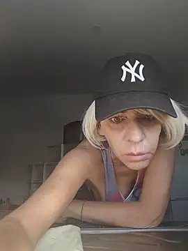 Snapshot of MartinaX_X chatting on 05-18-26, 08:42 MartinaX X online show from 05-18-26, 08:42