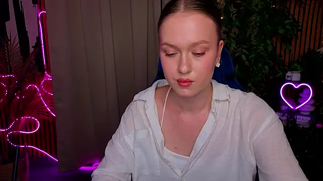 Snapshot of EllenJensen chatting on 05-25-26, 09:48 EllenJensen online show from 05-25-26, 09:48