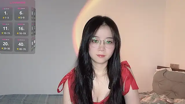Snapshot of 77-Vicky chatting on 06-12-26, 02:10 77-Vicky online show from 06-12-26, 02:10