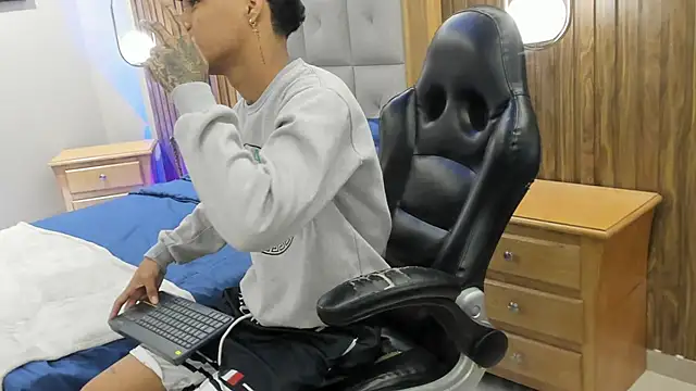 Snapshot of Mael_Jason chatting on 06-19-26, 11:03 Mael Jason online show from 06-19-26, 11:03