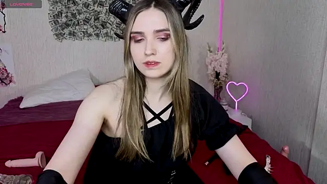 Snapshot of NocturneHuntress chatting on 06-04-26, 07:25 NocturneHuntress online show from 06-04-26, 07:25