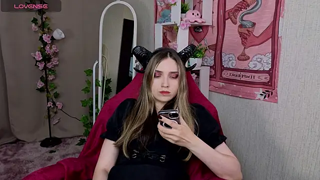 Snapshot of NocturneHuntress chatting on 06-26-26, 07:46 NocturneHuntress online show from 06-26-26, 07:46