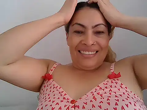 Snapshot of Layla-Astrum chatting on 06-25-26, 01:15 Layla-Astrum online show from 06-25-26, 01:15