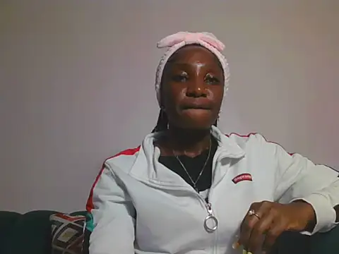 Snapshot of Hornycammy23 chatting on 06-13-26, 08:29 Hornycammy23 online show from 06-13-26, 08:29
