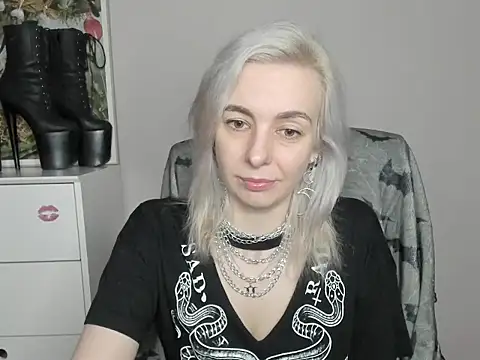 Snapshot of velvetanne chatting on 06-19-26, 06:29 velvetanne online show from 06-19-26, 06:29
